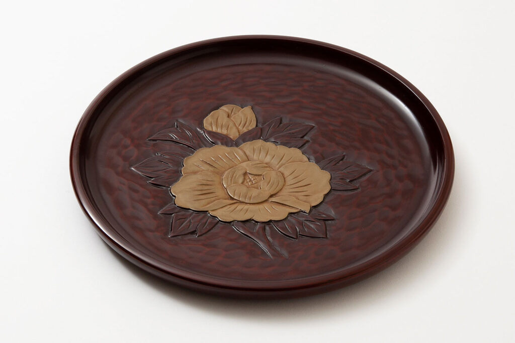 丸盆8寸 一色錆 牡丹