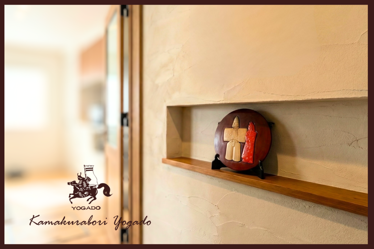 現代の住まいに寄り添うお祝い。鎌倉彫の雛人形と兜飾り